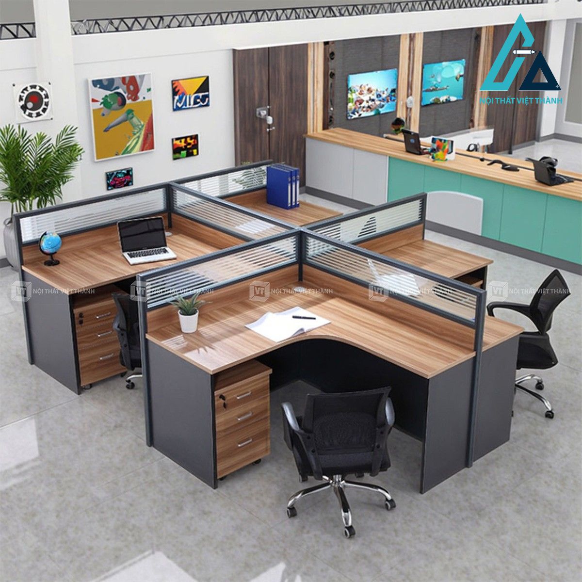 Bàn làm việc cụm nhiều chỗ vách ngăn gỗ công nghiệp cho văn phòng hiện đại