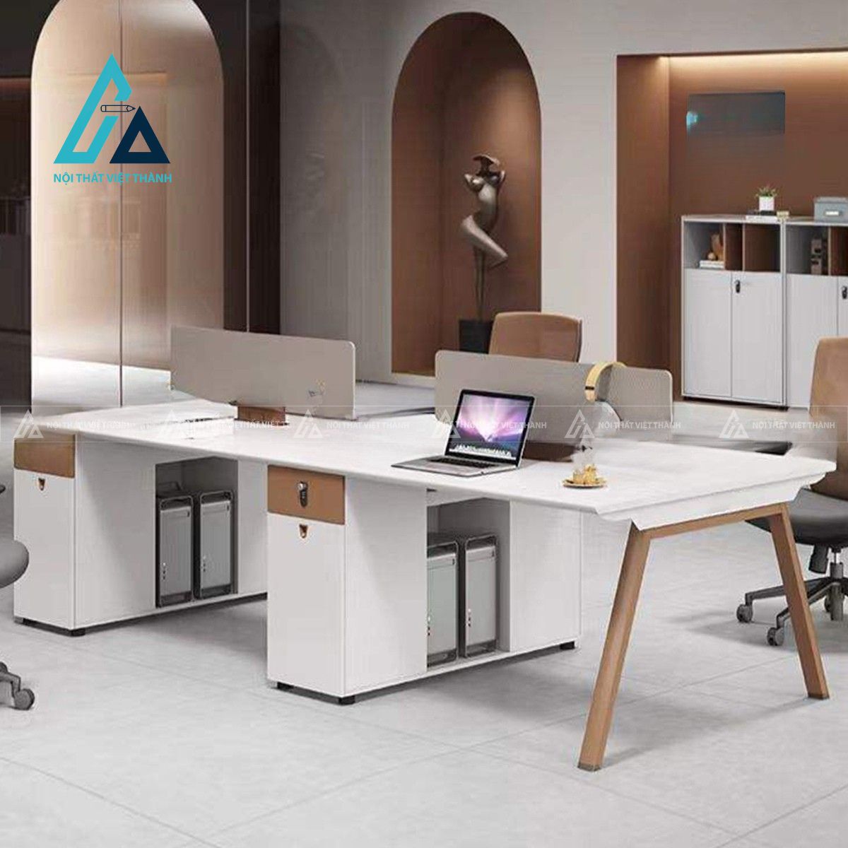 Bàn làm việc văn phòng cụm 4–6 chỗ ngồi vách ngăn hiện đại 1