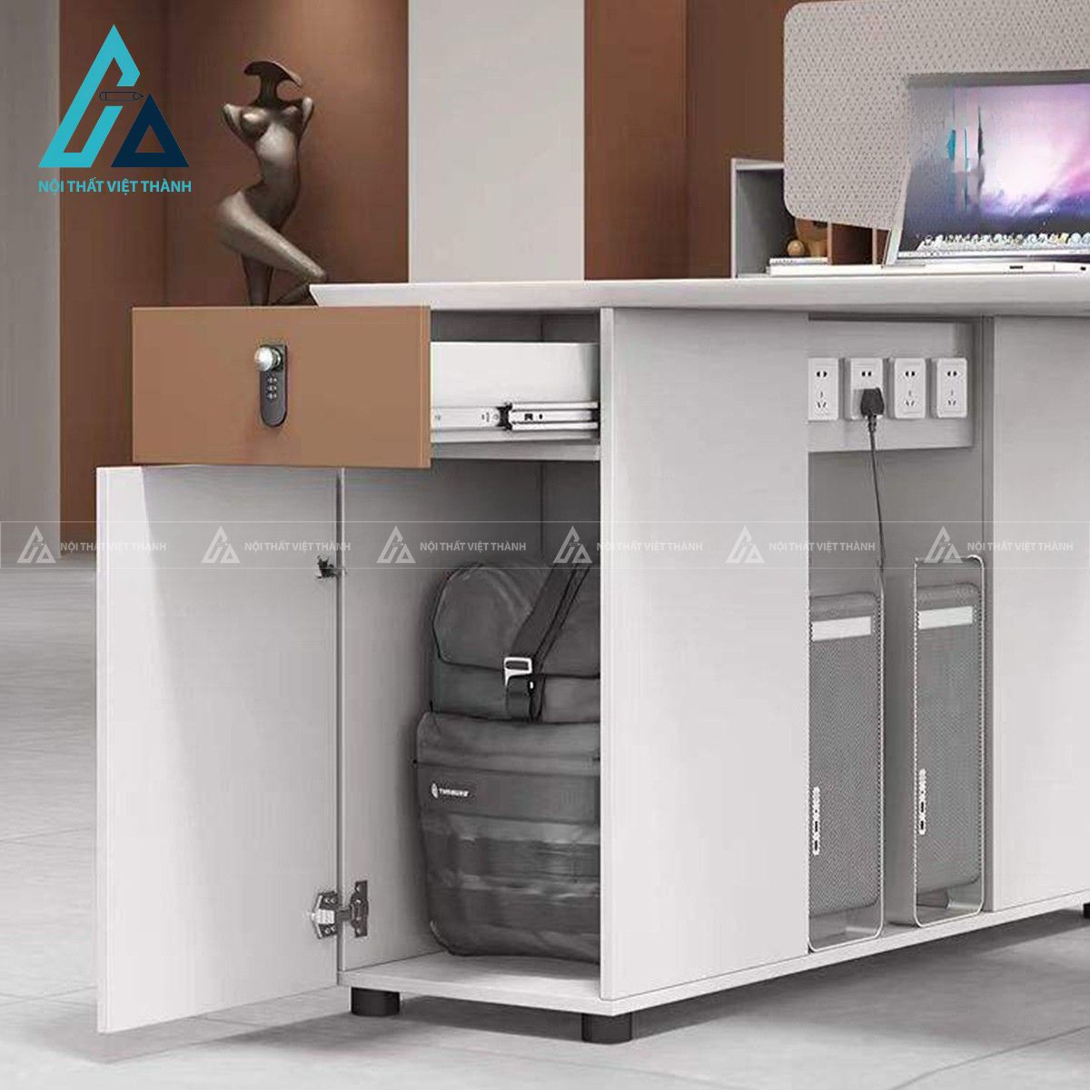 Bàn làm việc văn phòng cụm 4–6 chỗ ngồi vách ngăn hiện đại 2