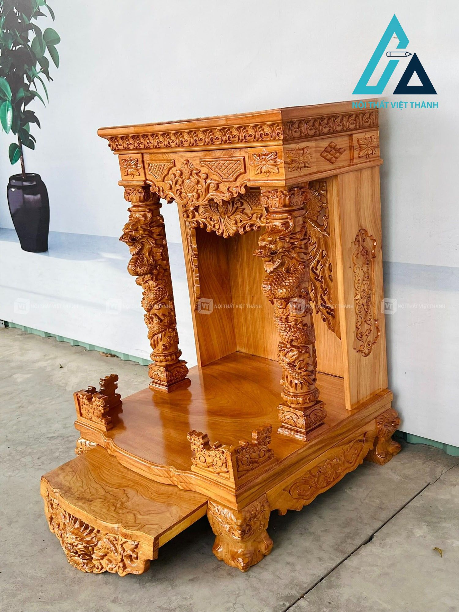 Bàn thờ Thần Tài gỗ gõ chạm hổ phù phong thủy sang trọng 1