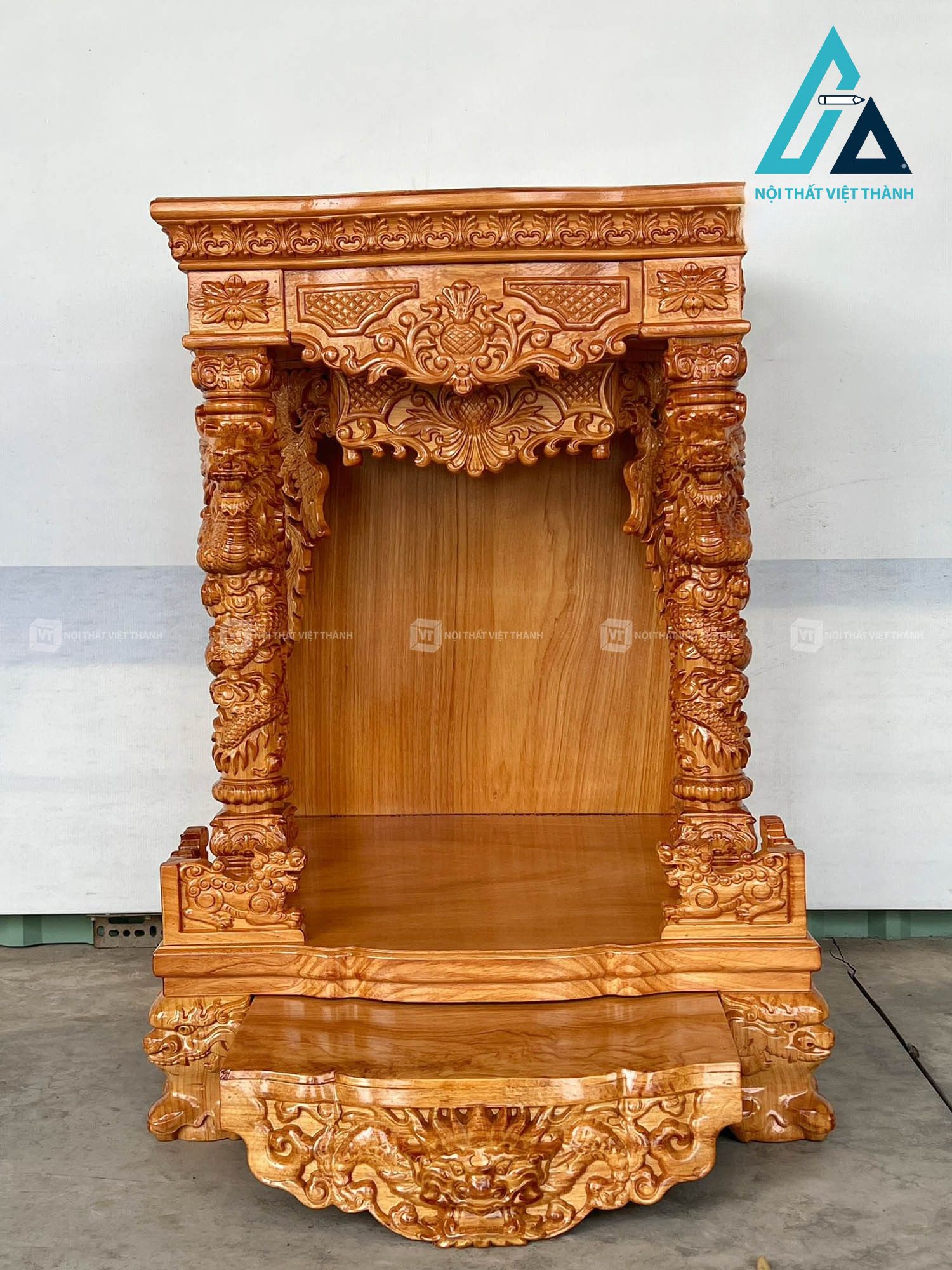 Bàn thờ Thần Tài gỗ gõ chạm hổ phù phong thủy sang trọng