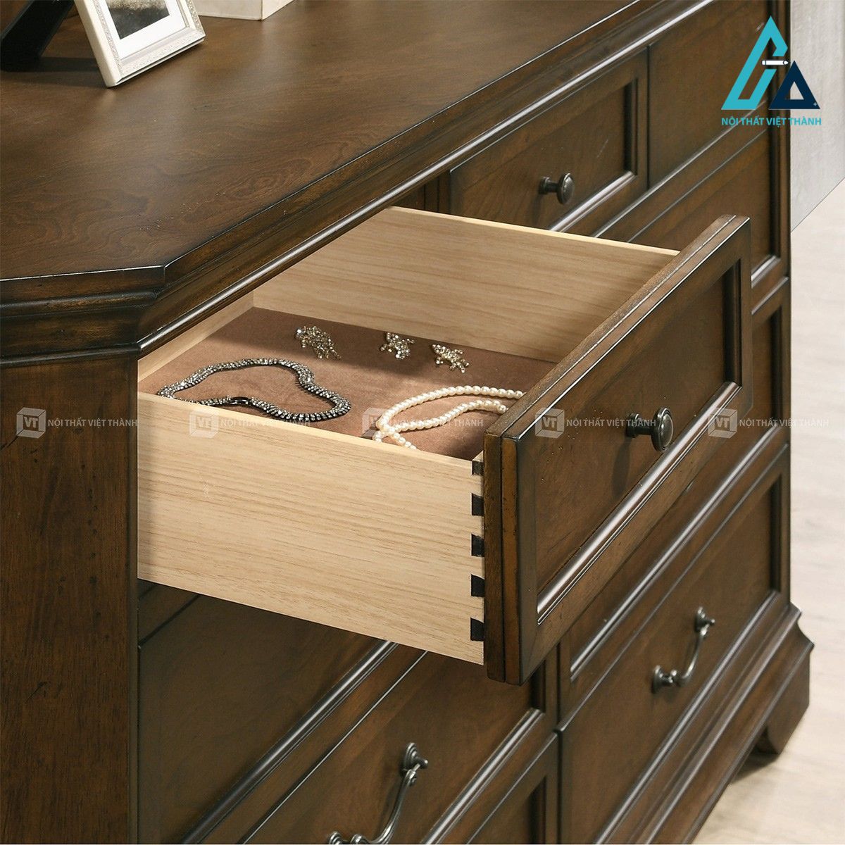 Combo nội thất phòng ngủ 4 món gỗ màu óc chó cổ điển 6