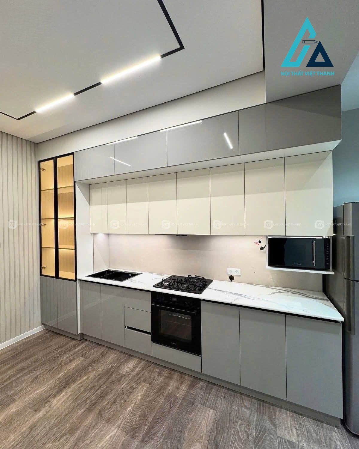 Thiết kế thi công nội thất nhà bếp chung cư căn hộ màu xám trắng
