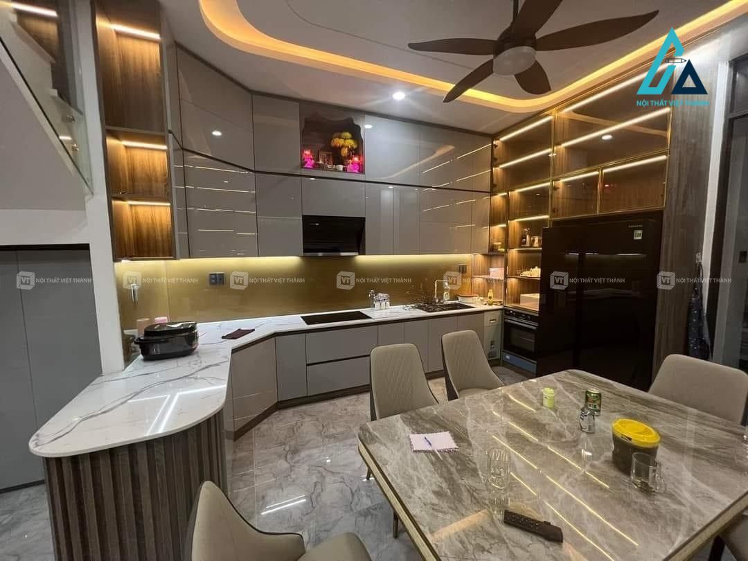 Thiết kế thi công nội thất nhà bếp tủ bếp acrylic màu xám