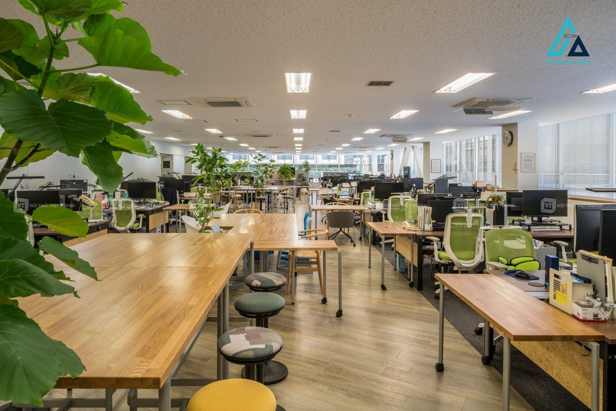 Thiết kế thi công nội thất văn phòng làm việc chuyên nghiệp hiện đại