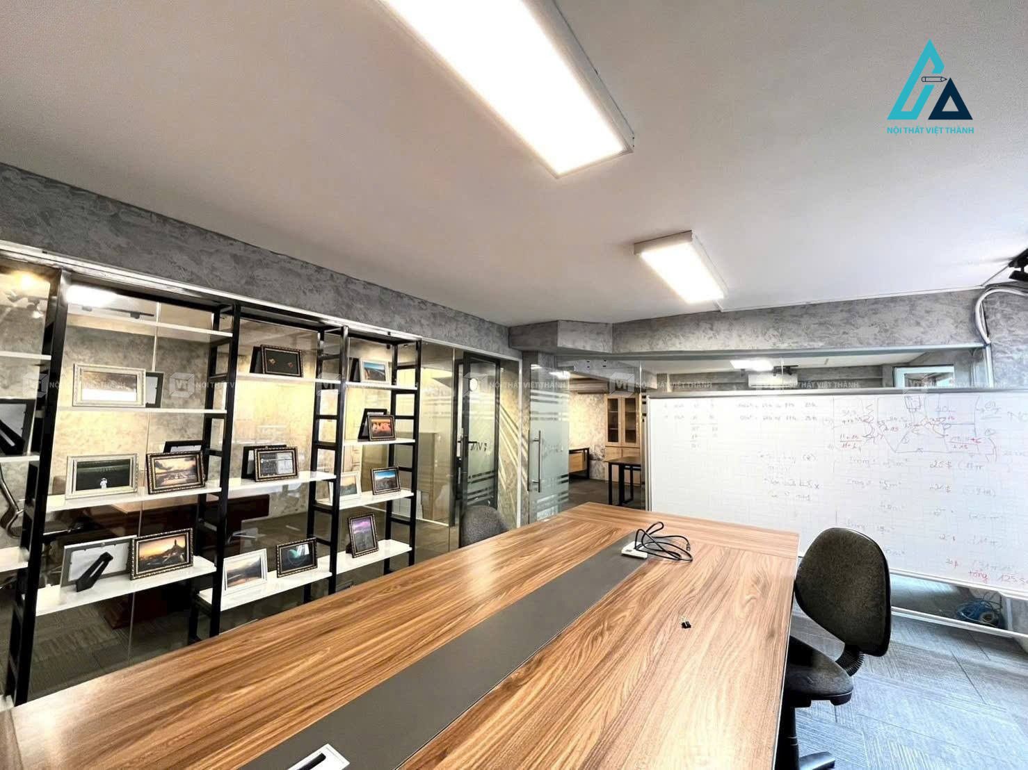 Thiết kế thi công nội thất văn phòng phòng họp chuyên nghiệp hiện đại