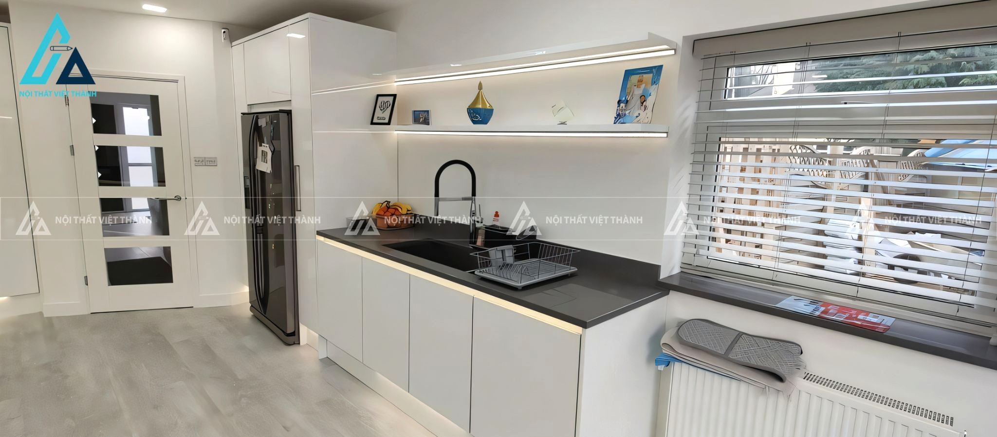 Tủ bếp Acrylic trắng bóng gương thiết kế hiện đại sang trọng 1