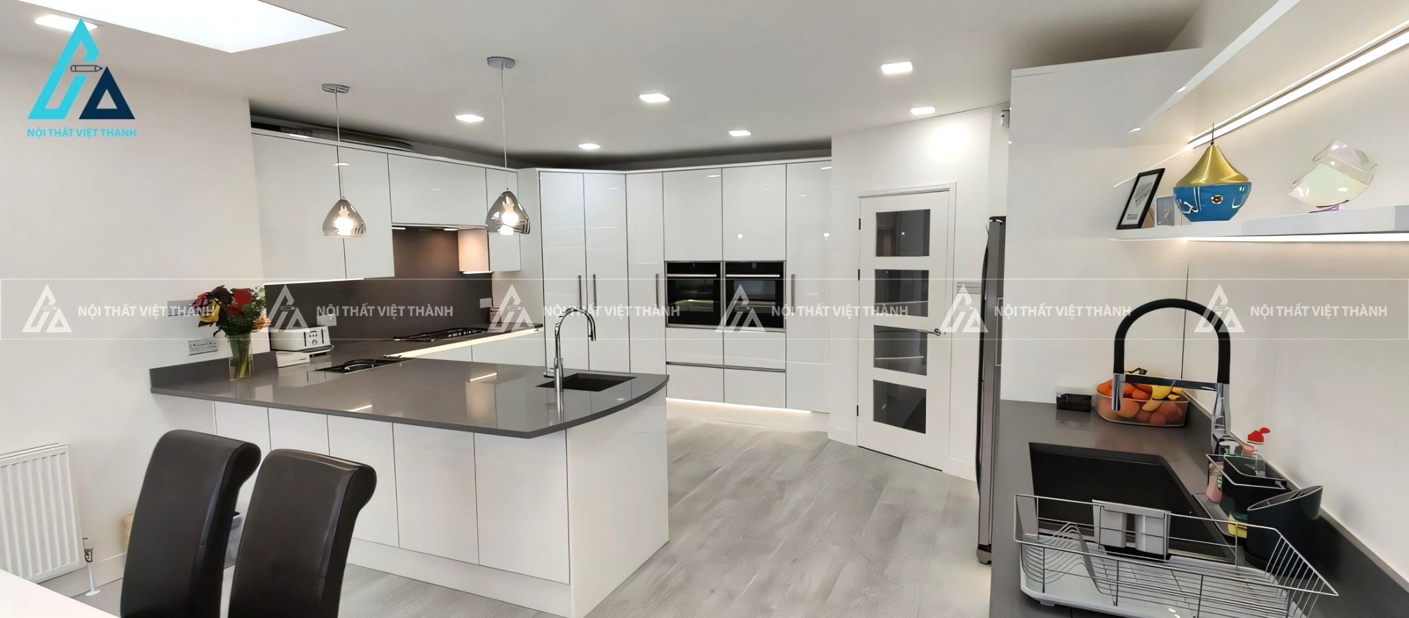 Tủ bếp Acrylic trắng bóng gương thiết kế hiện đại sang trọng 2