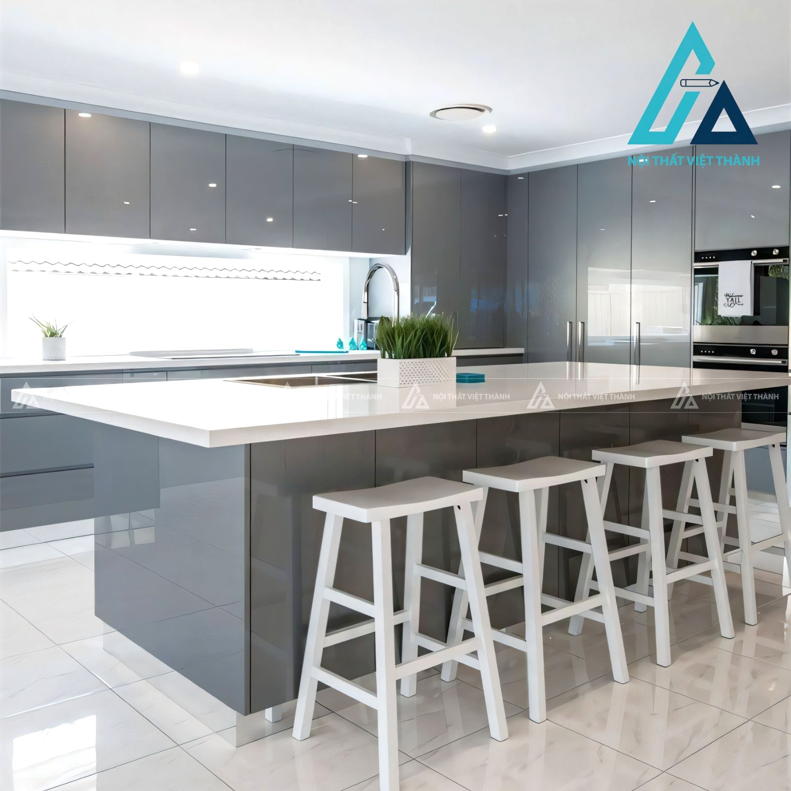 Tủ bếp Acrylic xám bóng gương chữ L kèm đảo bếp hiện đại sang trọng