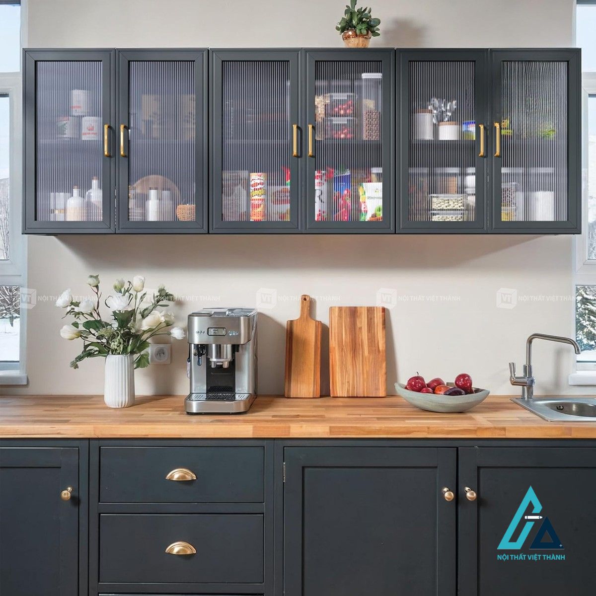 Tủ bếp cánh kính