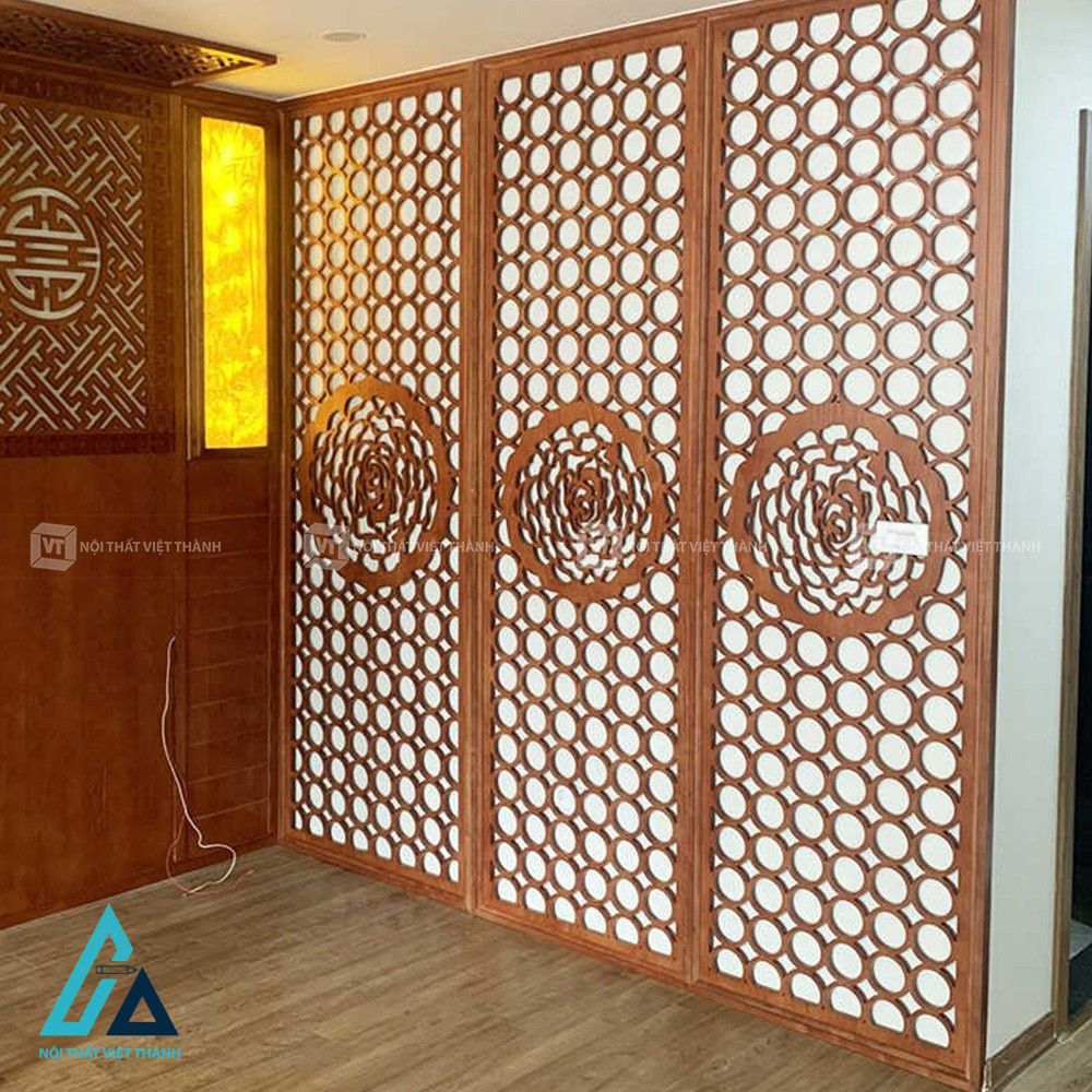 Vách ngăn phòng thờ gỗ tự nhiên hoa văn tròn nghệ thuật 2