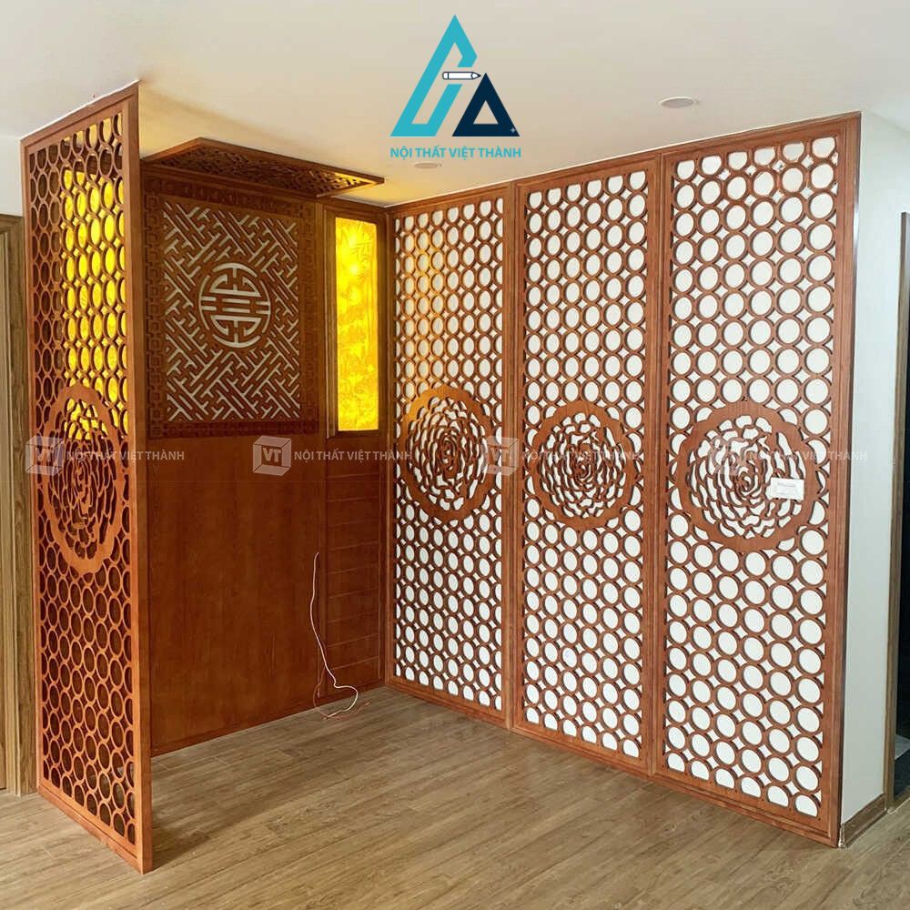 Vách ngăn phòng thờ gỗ tự nhiên hoa văn tròn nghệ thuật