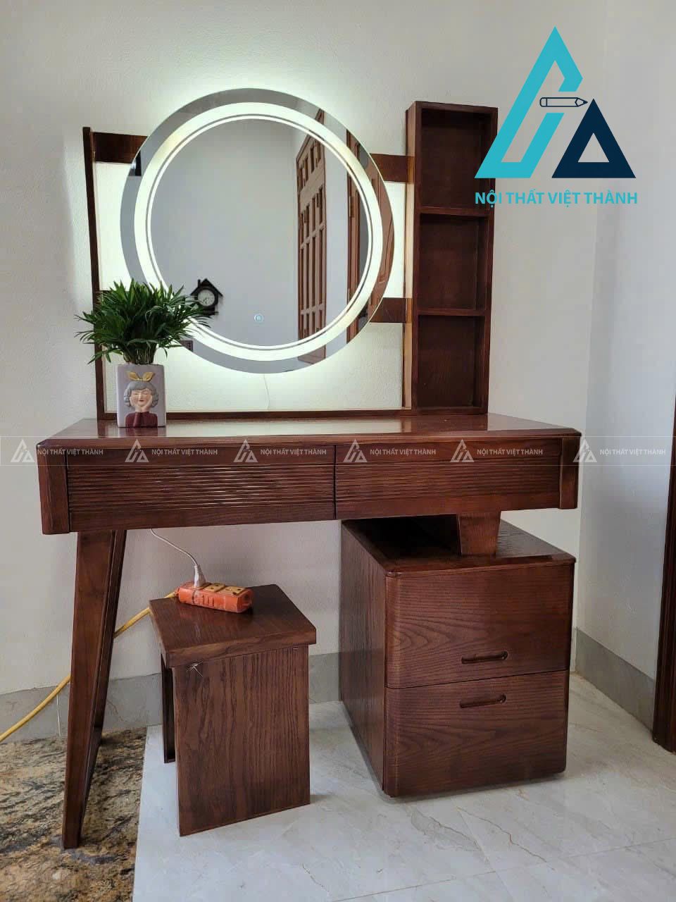 Mẫu bàn trang điểm cổ điển