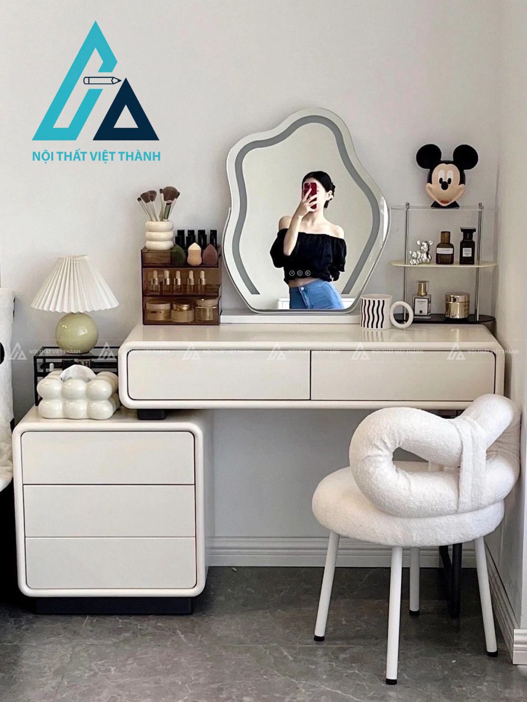 Bàn trang điểm dễ thương