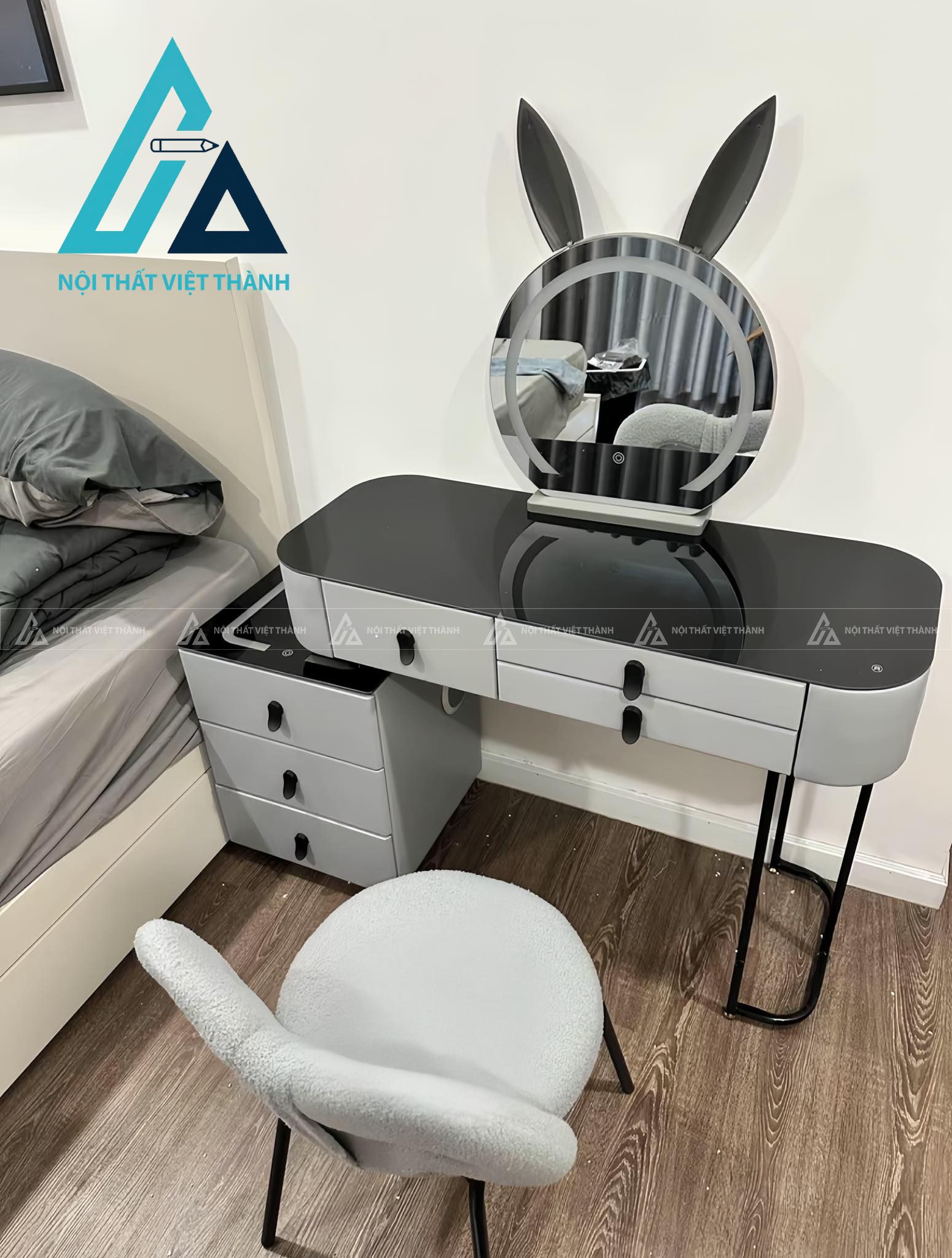 Bàn trang điểm thỏ xám
