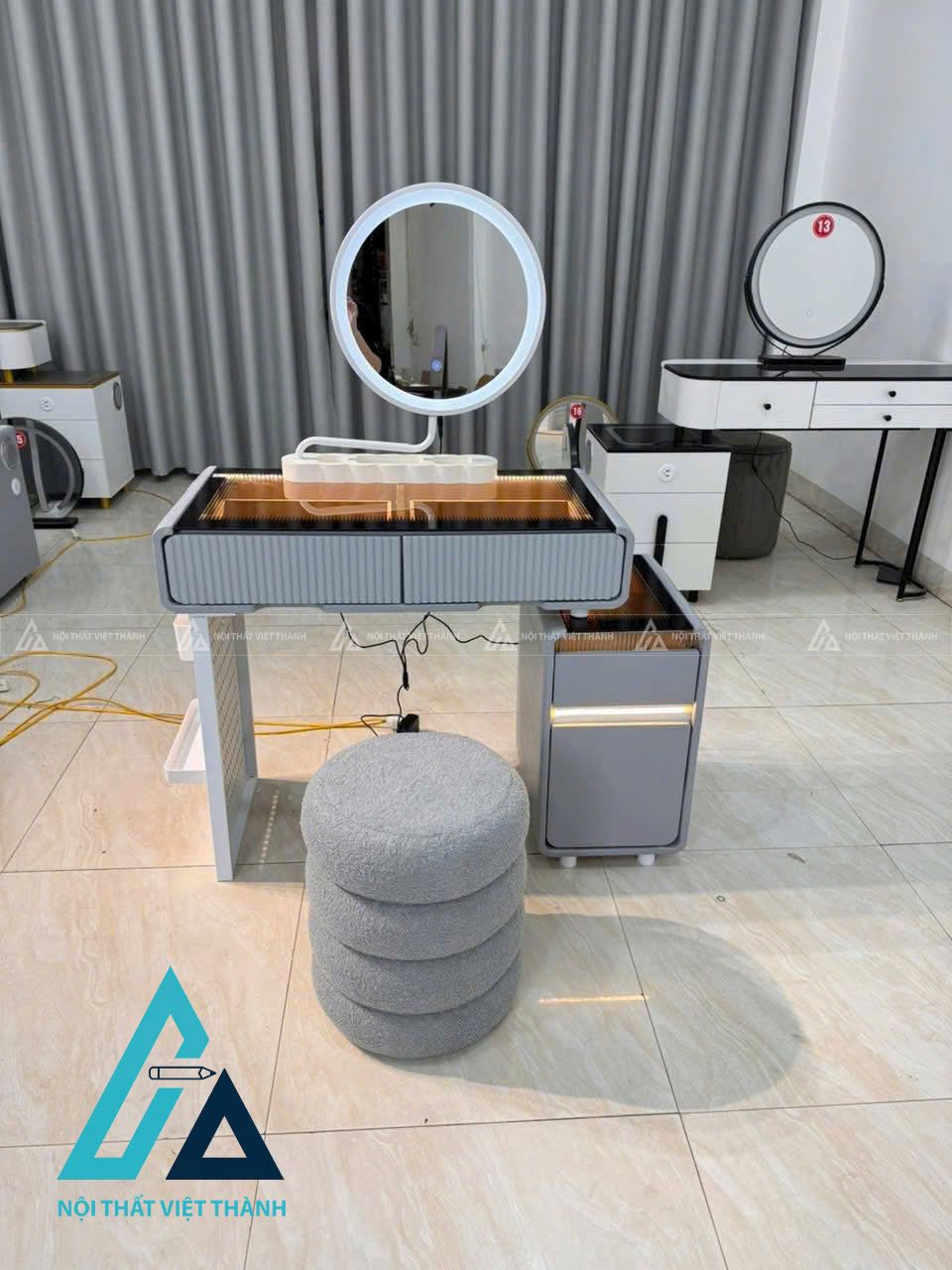 Bàn trang điểm có đèn led