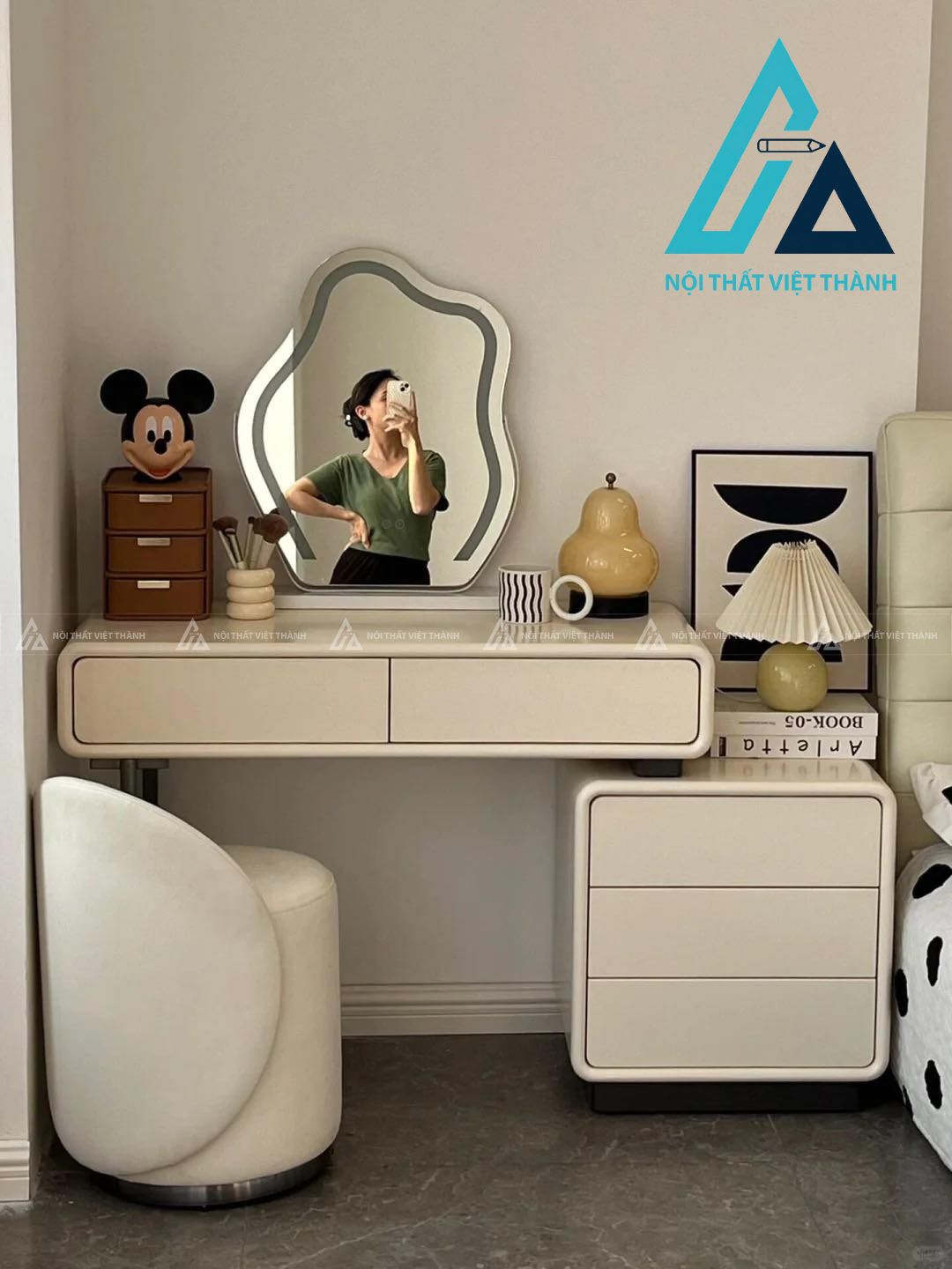 Bàn trang điểm trắng hiện đại