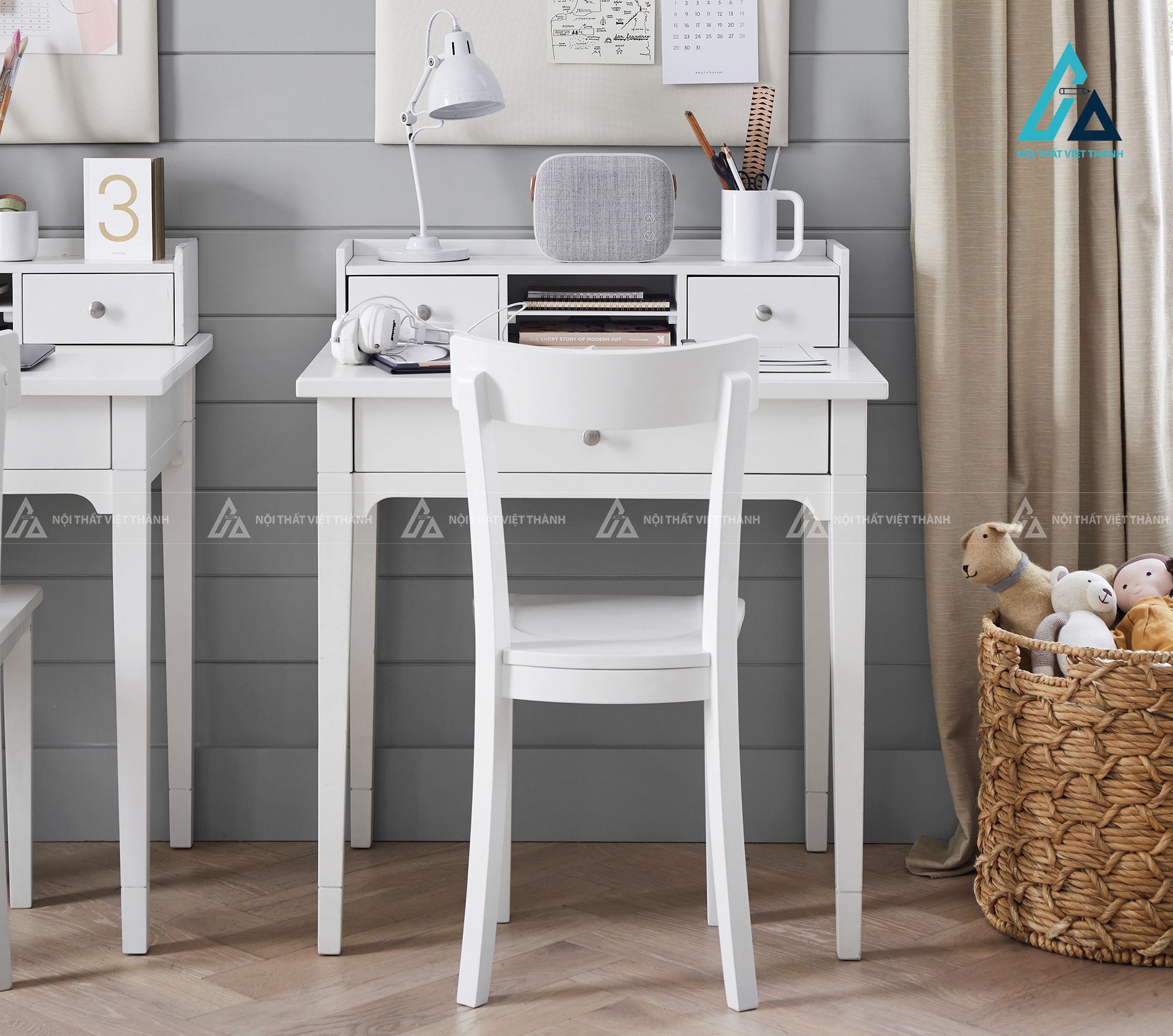 Bàn Học Sinh Màu Trắng Có Kệ Sách Mini Và 3 Ngăn Kéo Tiện Lợi 1