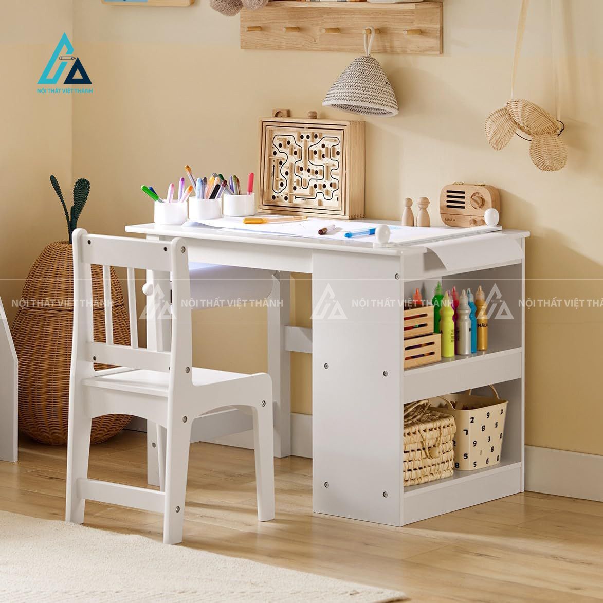 Bàn Học Sinh Có Kệ Mở Bên Hông Đựng Đồ Thủ Công Và Sách Vở