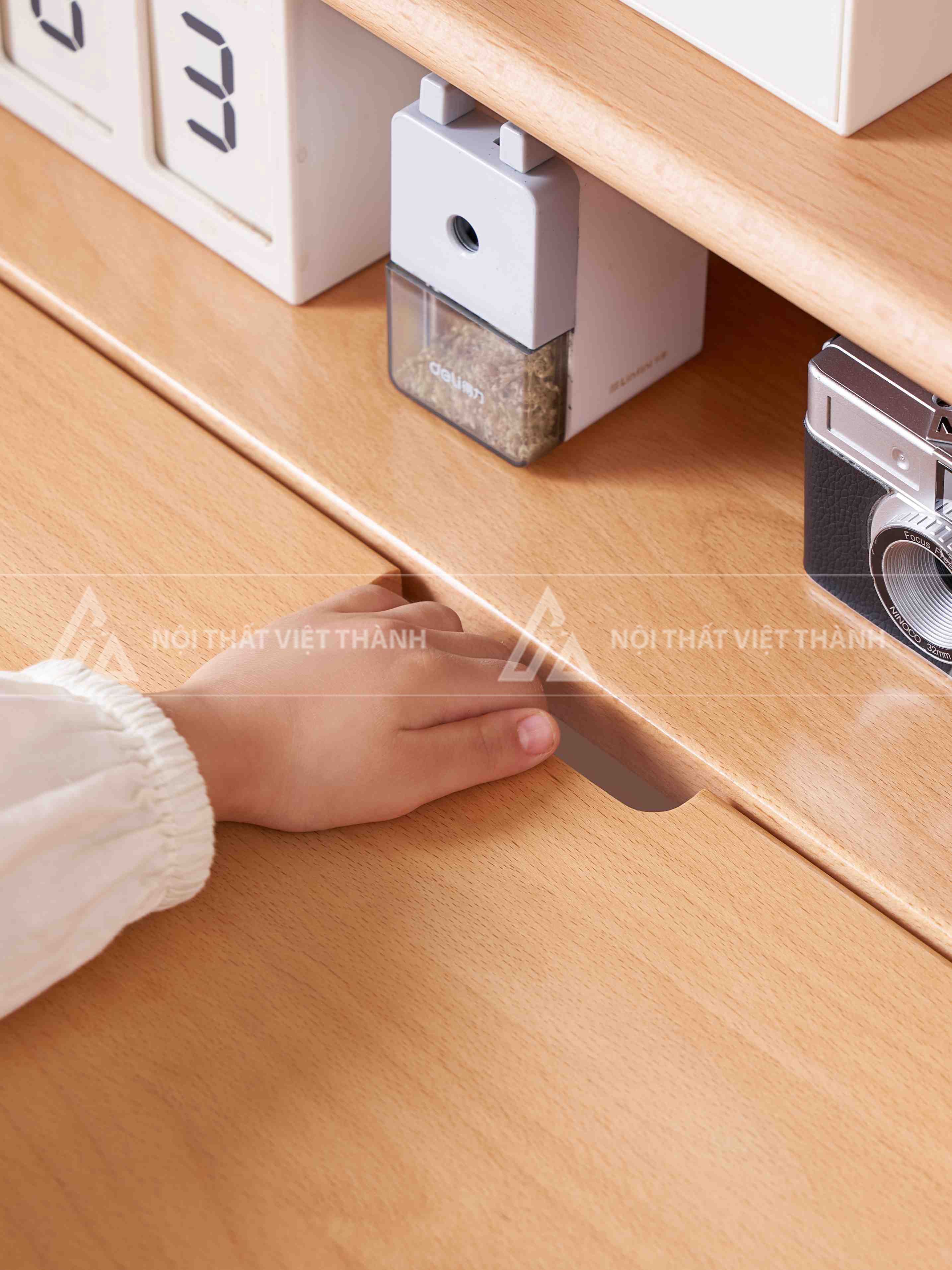 Bàn Học Gỗ Cao Cấp Thiết Kế Chân Gấu Đáng Yêu 3