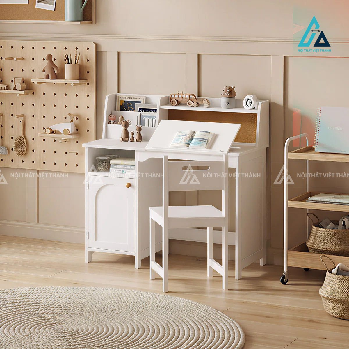 Bàn Học Gỗ Hiện Đại Tích Hợp Kệ Để Sách Và Bảng Note Cho Bé