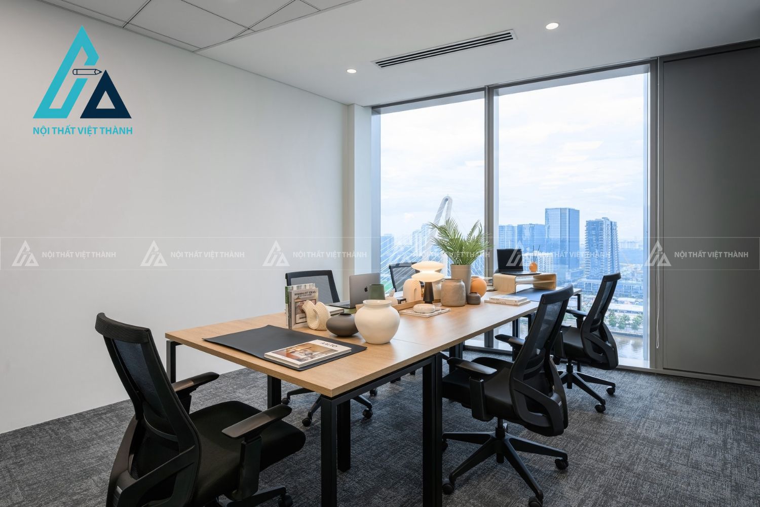 Thi công và thiết kế bàn phòng họp chuyên nghiệp