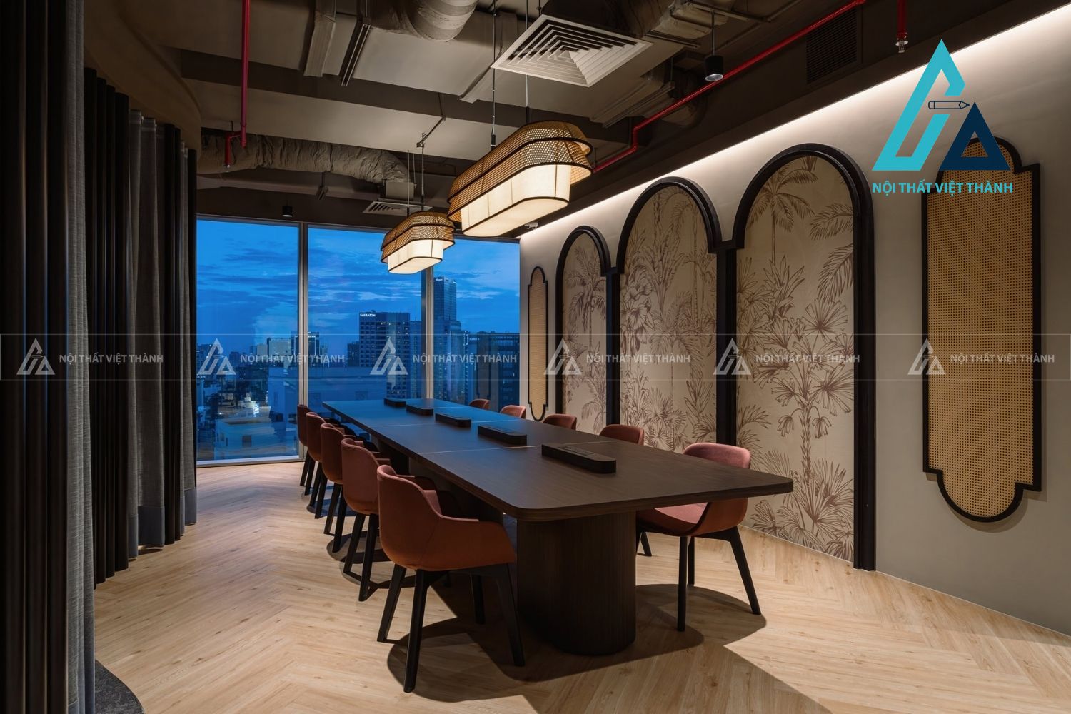 Thiết kế và thi công bàn phòng họp chất lượng 