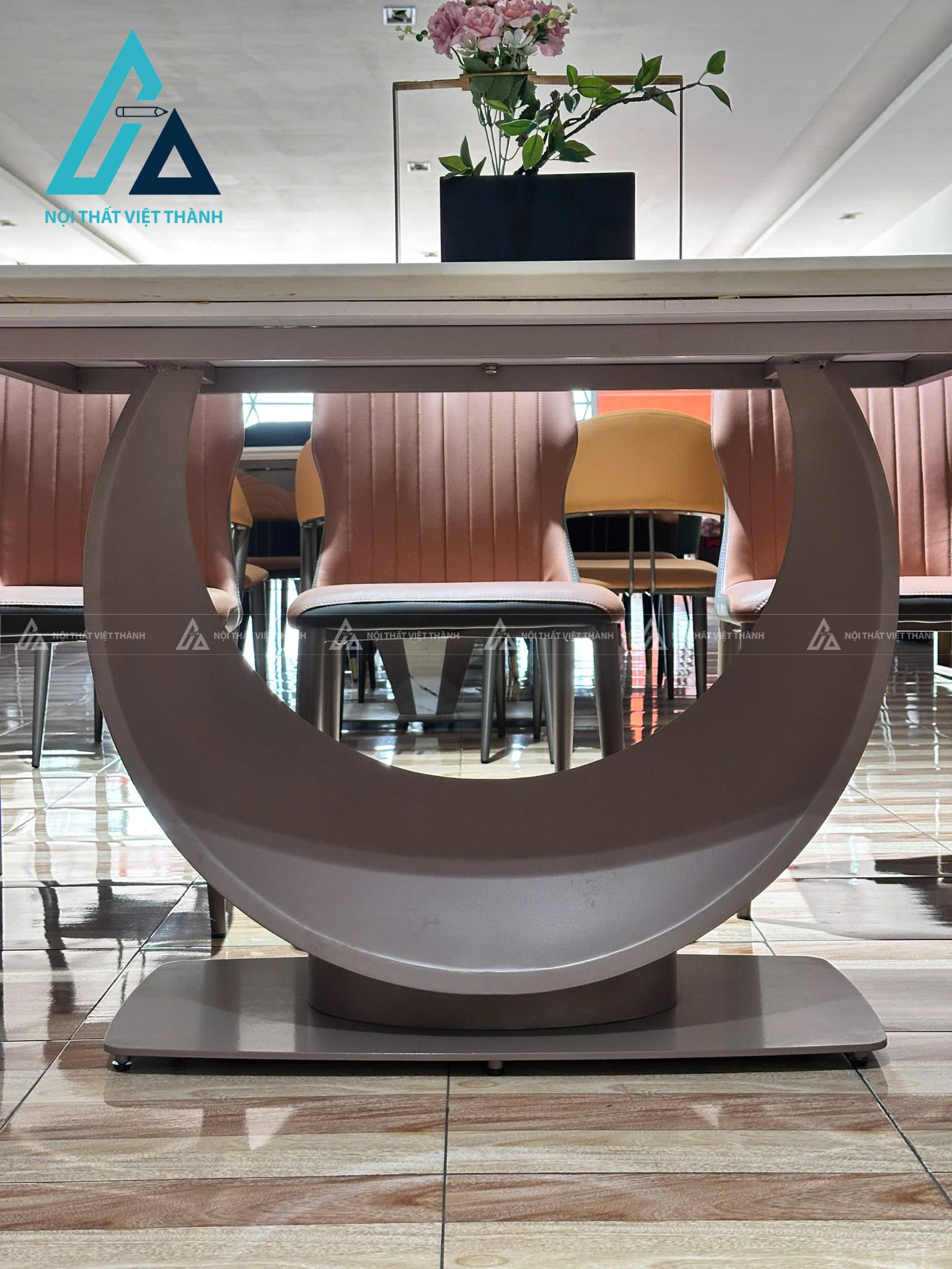 Bộ Bàn Ăn Mặt Đá Ceramic Thiết Kế Sang Trọng Chân Kim Loại Mạ Tím Moral 1