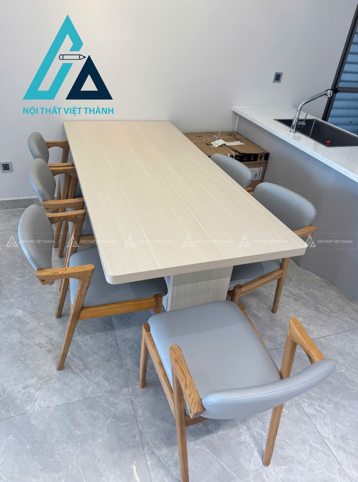 Bộ bàn ăn gỗ  có đệm lót