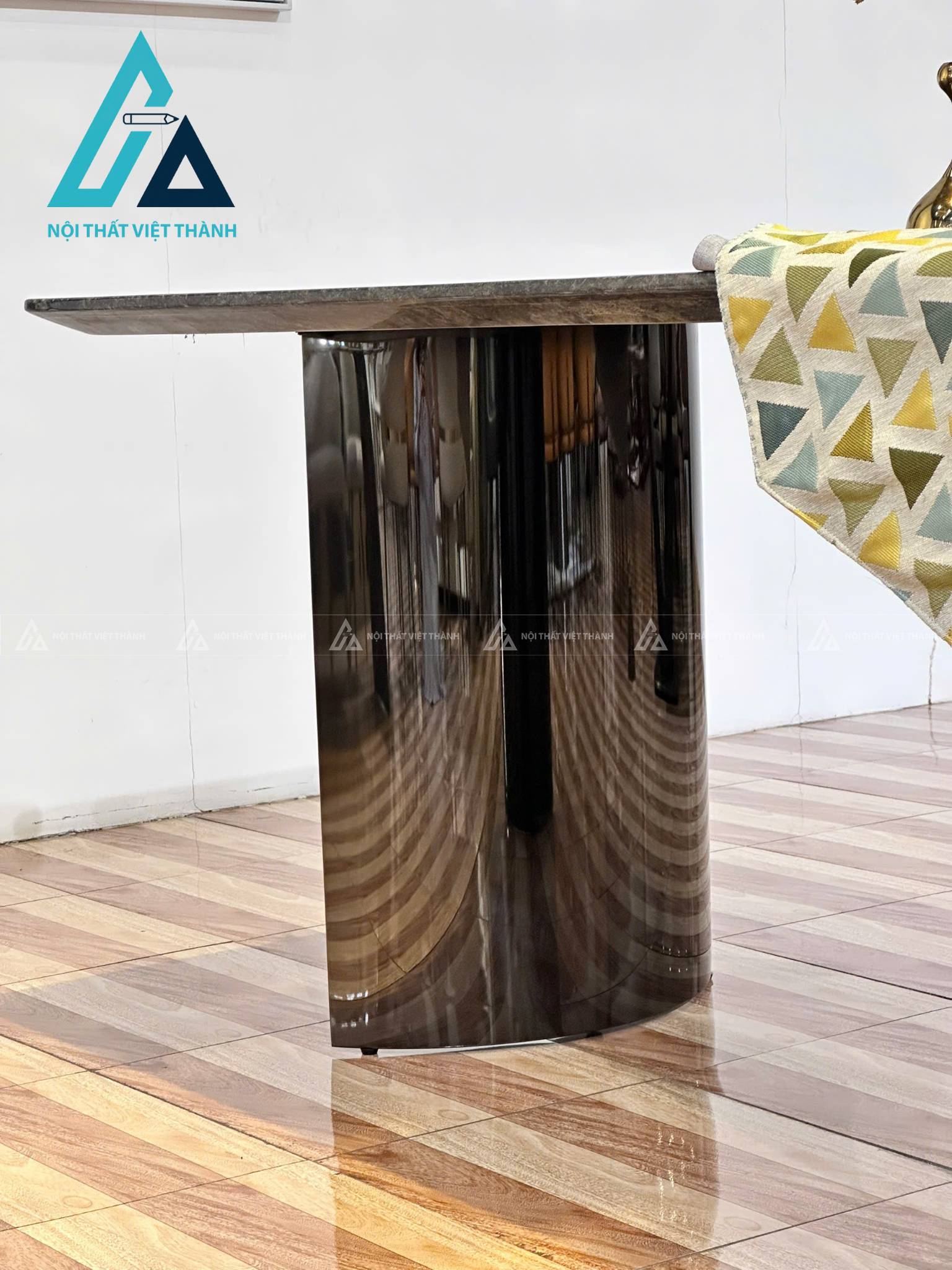 Bộ Bàn Ăn Mặt Đá Nhân Tạo Chân Kim Loại Mạ Tím Moral Sang Trọng Hiện Đại 1