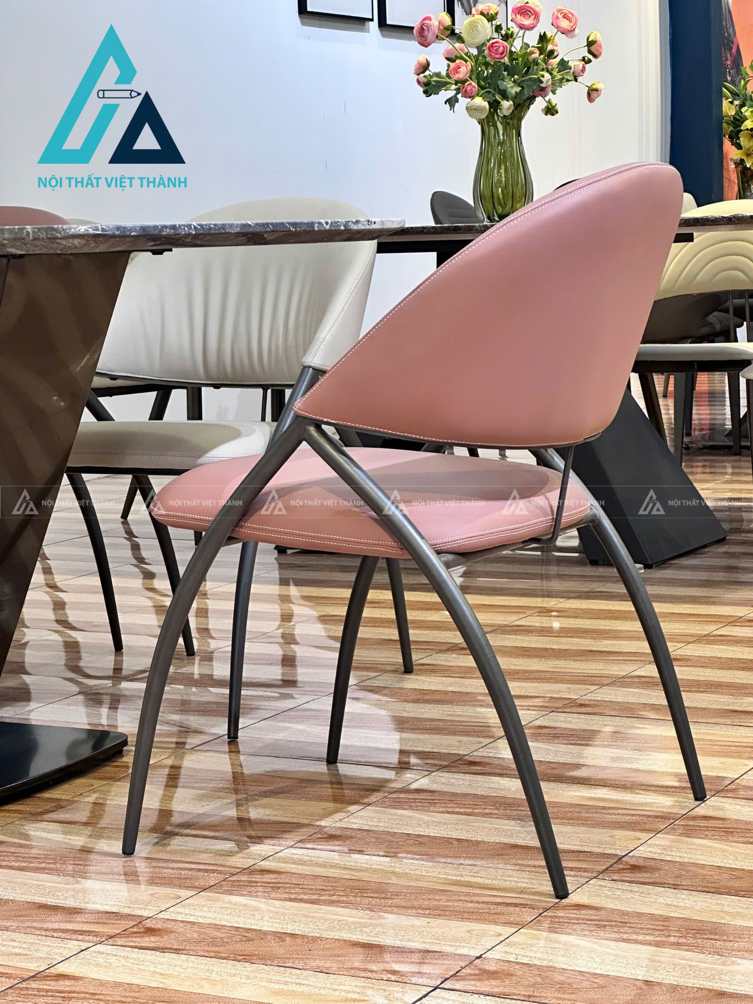 Bộ Bàn Ăn Mặt Đá Tự Nhiên Chân Thép Carbon Kèm Ghế Bọc Da 2