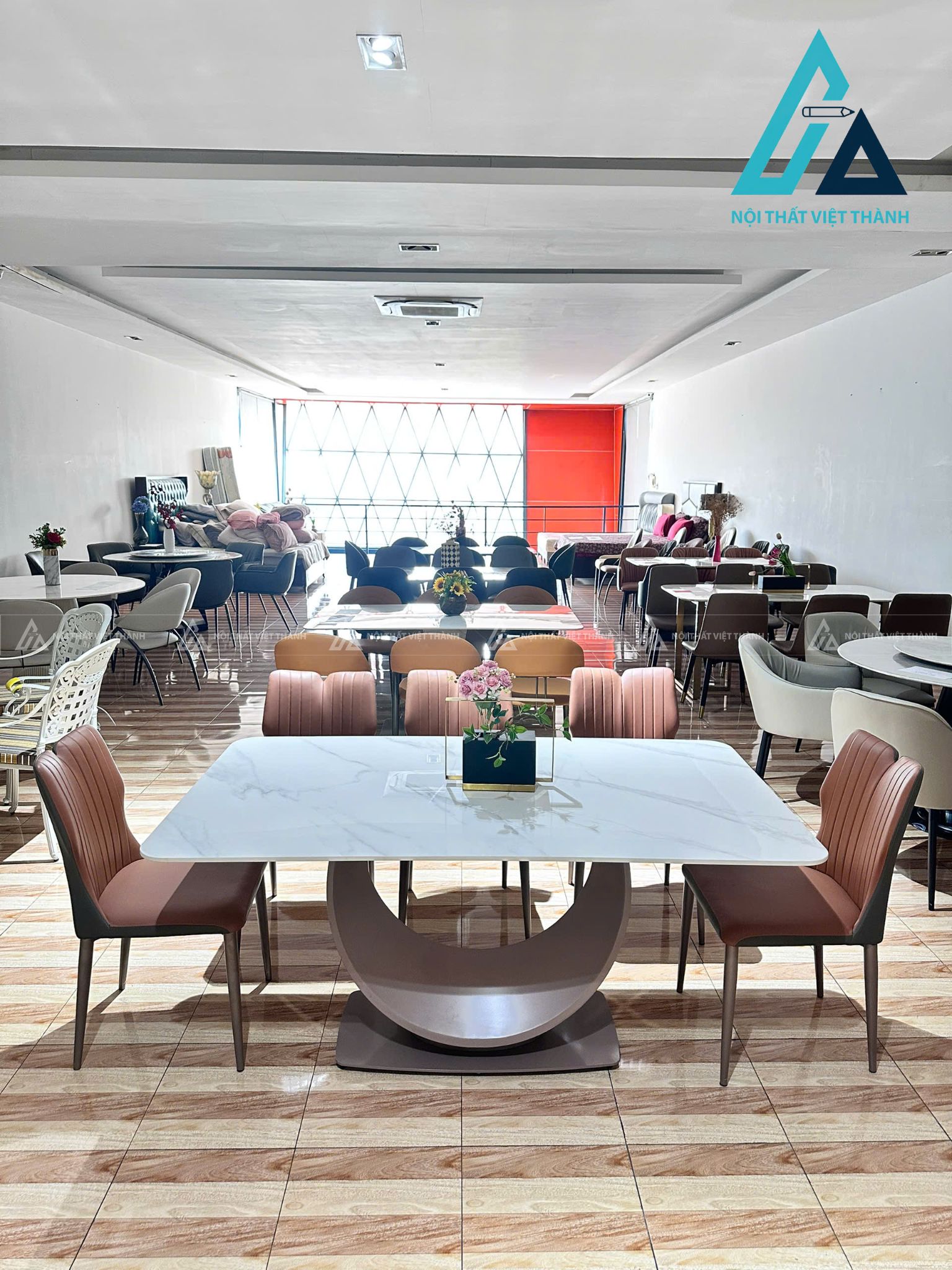 Bộ Bàn Ăn Mặt Đá Ceramic Thiết Kế Sang Trọng Chân Kim Loại Mạ Tím Moral 2