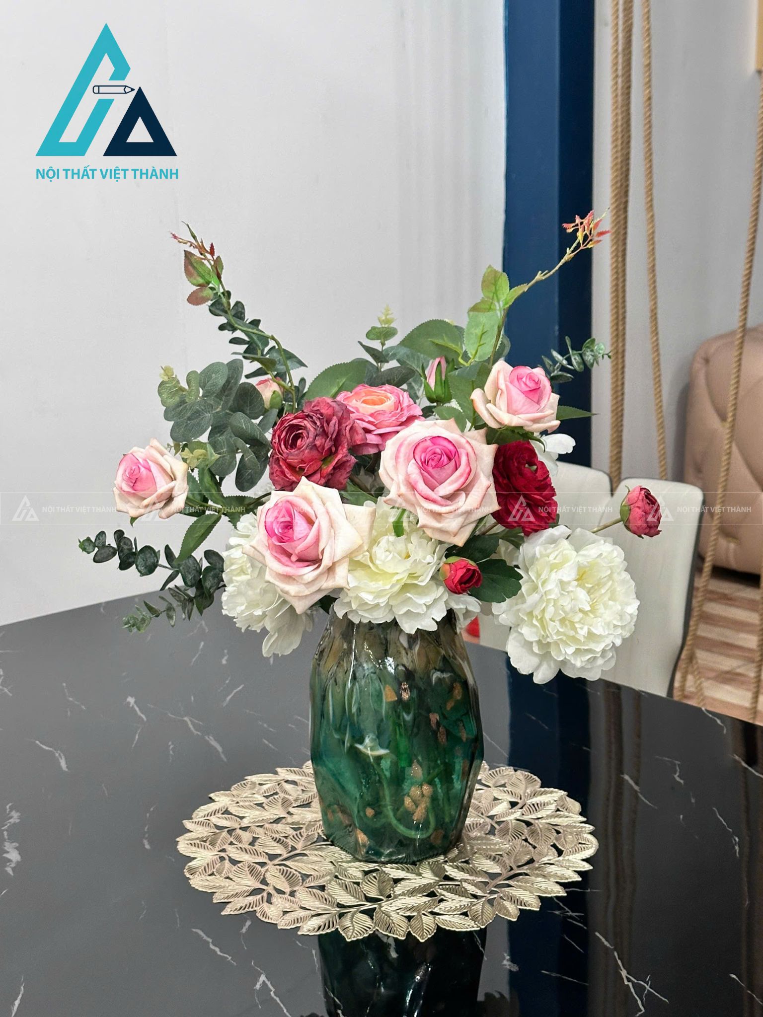 Bộ Bàn Ăn Mặt Đá Ceramic Sang Trọng Chân Kim Loại Mạ Tím Tinh Tế 3