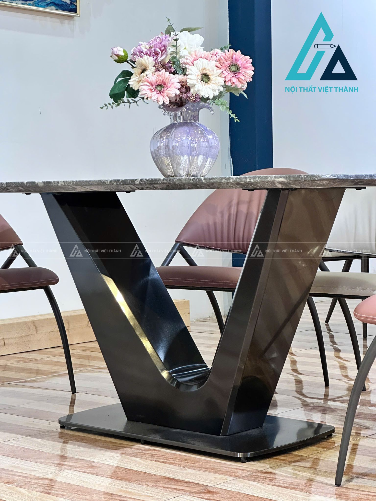 Bộ Bàn Ăn Mặt Đá Tự Nhiên Chân Thép Carbon Kèm Ghế Bọc Da 4