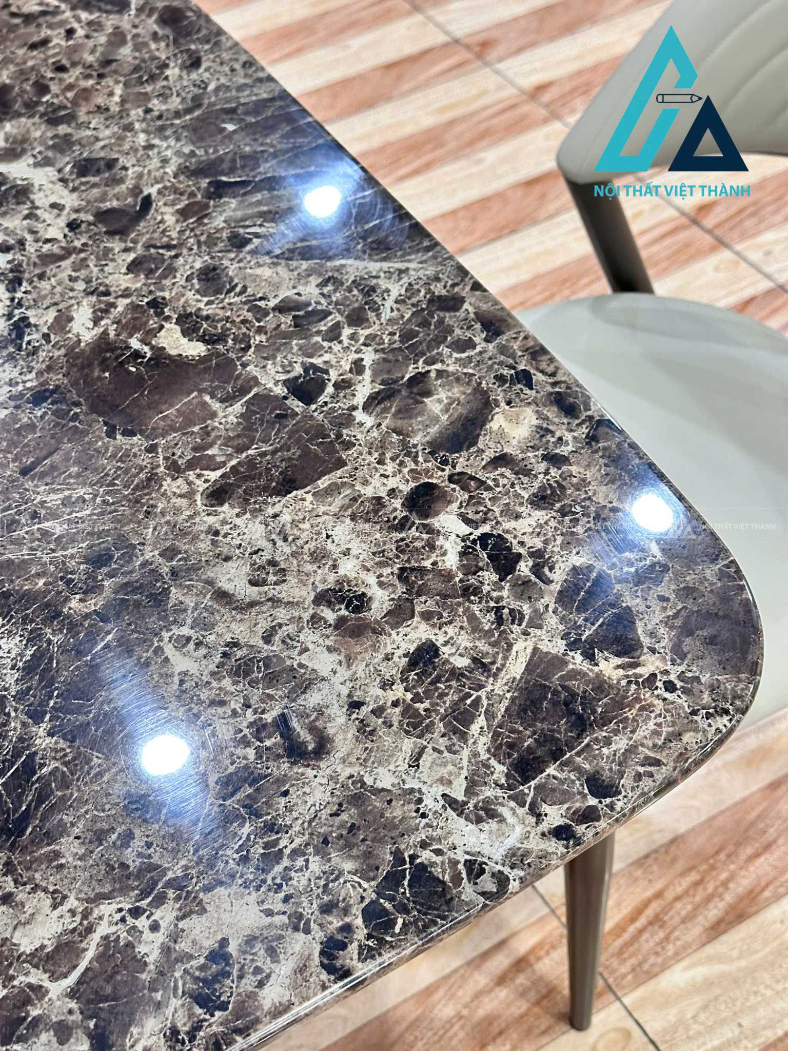 Bộ Bàn Ăn Mặt Đá Nhân Tạo Chân Kim Loại Bọc Da Thiết Kế Hiện Đại 4