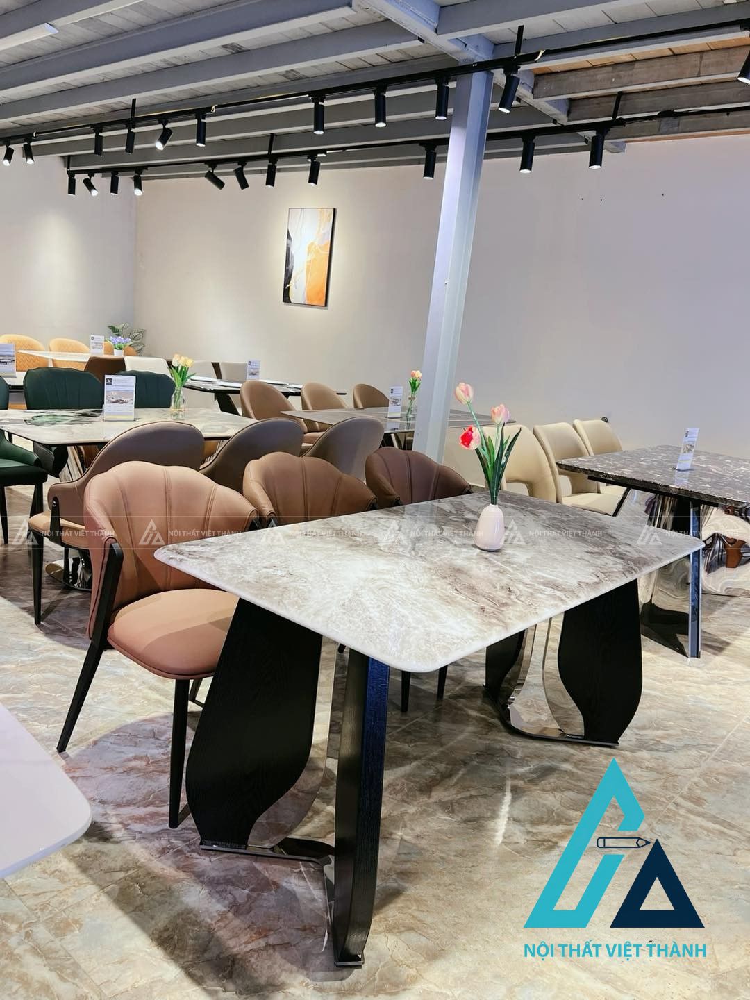 Bộ bàn ăn mặt đá