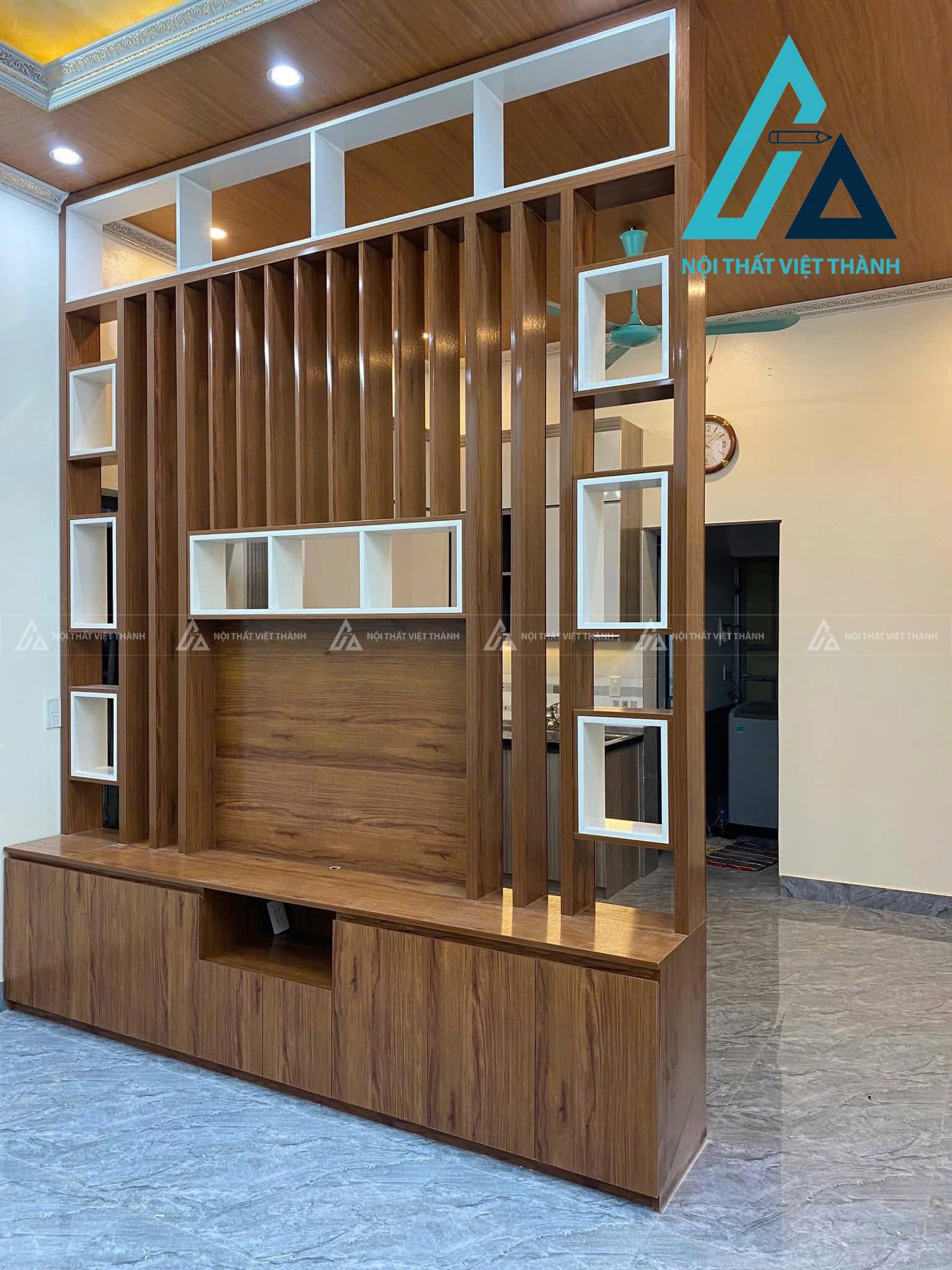 Màu sắc của kệ tivi gỗ tự nhiên mang lại cảm giác ấm áp