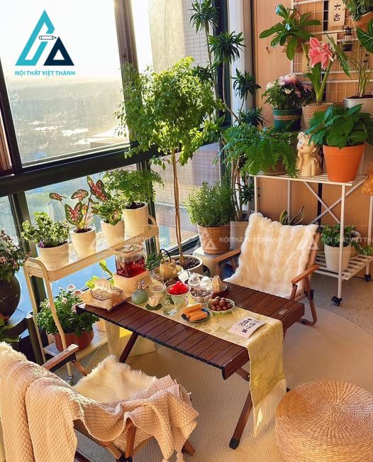 Thiết kế ban công chung cư với nhiều cây xanh