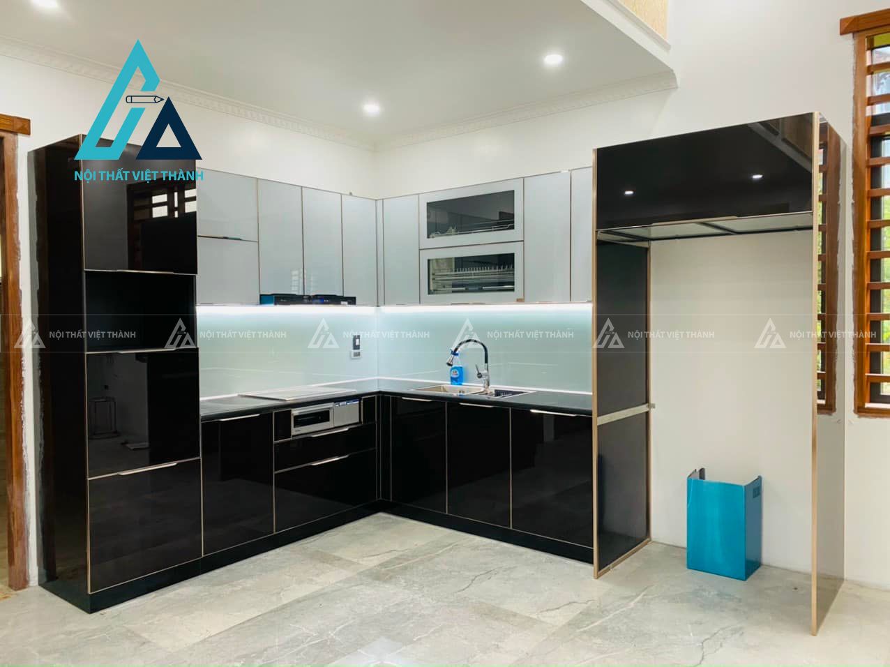 Nội thất nhà bếp tone đen
