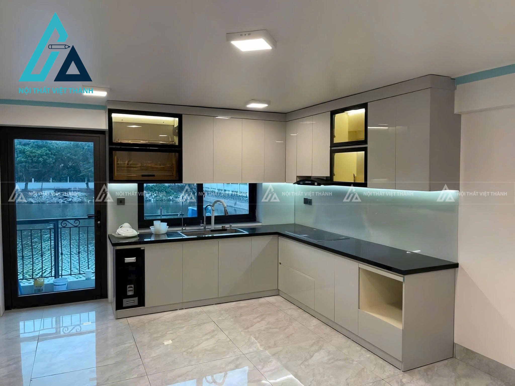 Nội thất nhà bếp tone trắng