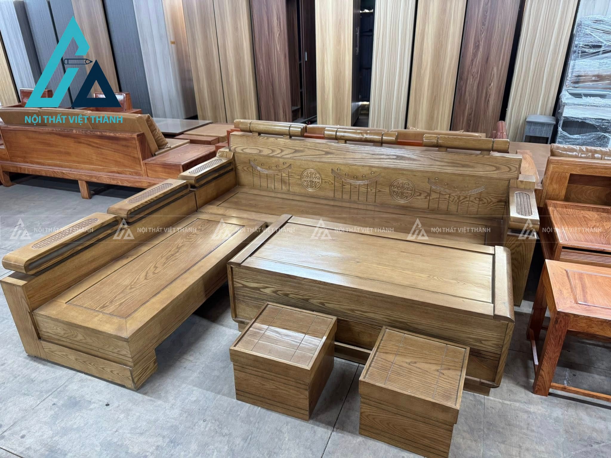 Salon gỗ nguyên khối