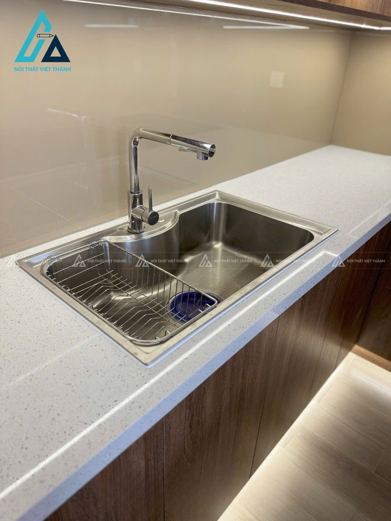 Cận cảnh khu vực bồn rửa inox