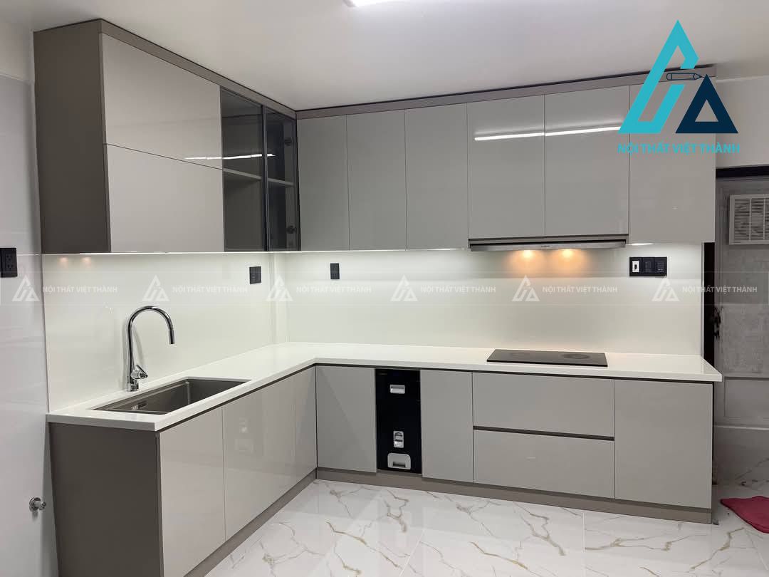 Không gian sang trọng với tủ bếp Acrylic 