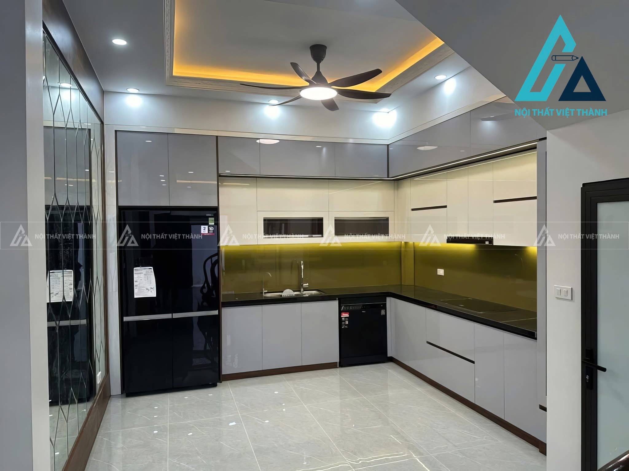 Tủ bếp Acylic mang vẻ sang trọng