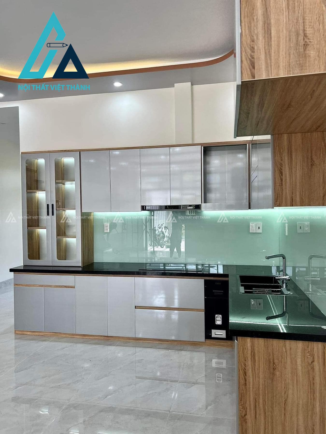 Mẫu tủ bếp sang trọng và tiện nghi