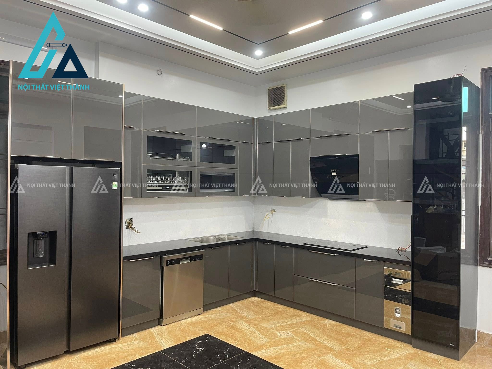 Thiết kế và thi công tủ bếp cánh kính hiện đại