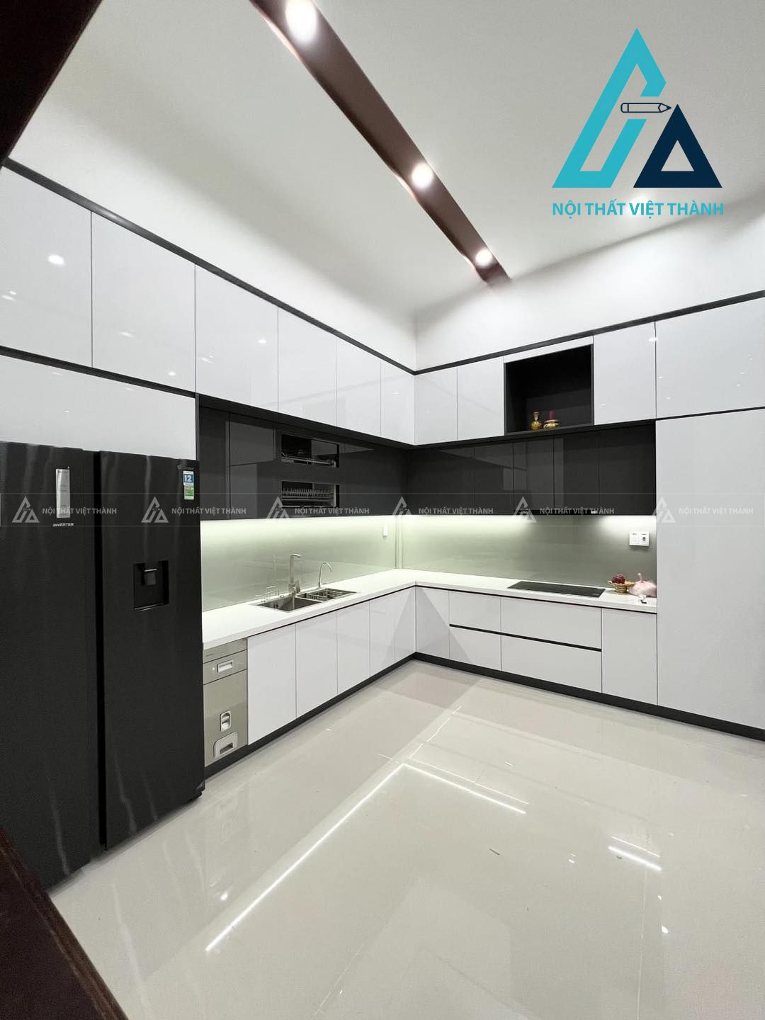 Tủ bếp cánh kính xám- trắng