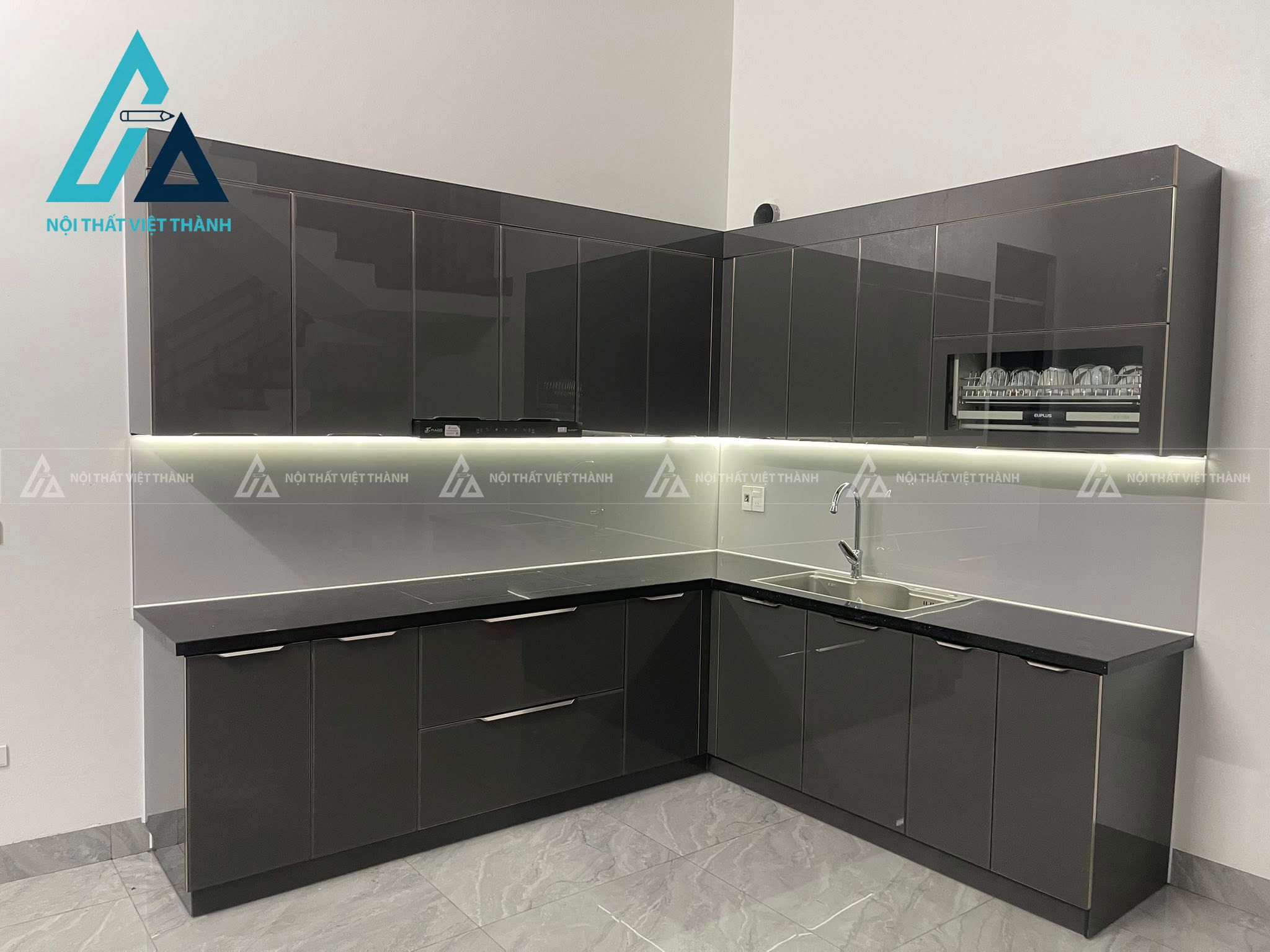 Tủ bếp cánh kính là xu hướng hiện đại