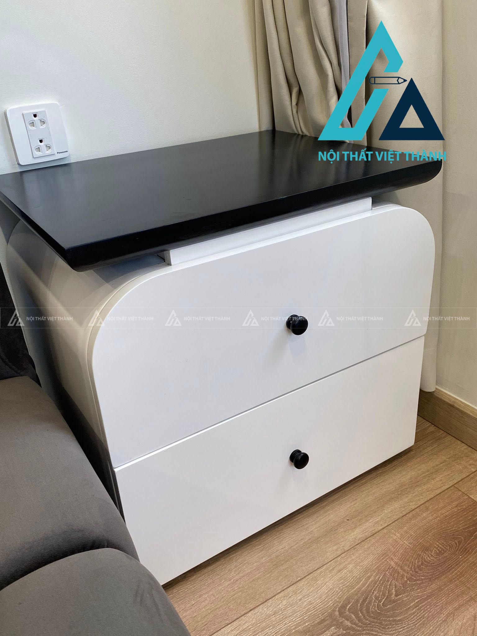Tủ đàu giường trắng mặt đen bóng