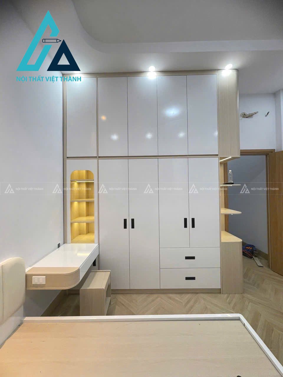 Tủ quần áo màu trắng trẻ trung